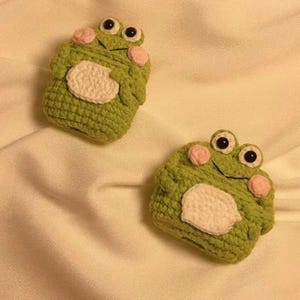 Crochet Frog Earbud Case: Handmade Knit AirPods Cover