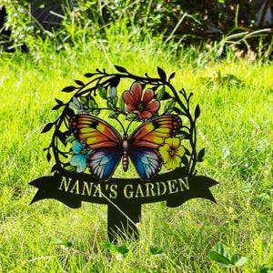 Custom Metal Sign, Garden Sign with Name, Personalized Butterfly Yard Sign Waterproof Metal Garden Decor Outdoor Art Gift for Mom Grandma
