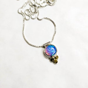 Colar de opala, pingente de opala, presente para ela, colar de opala azul de 8 mm, pedra de nascimento de outubro, opala australiana, opala orgânica, colar de opala de prata