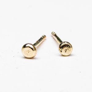 ソリッドゴールドイヤリング 3 mm - 14k イエローゴールドスタッド、ゴールドドット、彼女へのギフト、ゴールドイヤリング、