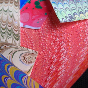 Spedizione gratuita negli Stati Uniti - Carta di scarto marmorizzata - Forniture per confezione di collage di carta "Tiny Surprises BRIGHTS".