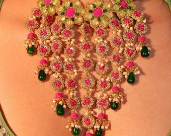 Elegant Floral Kundan Necklace Set with Matching Earrings – Traditional Indian Bridal Jewelry