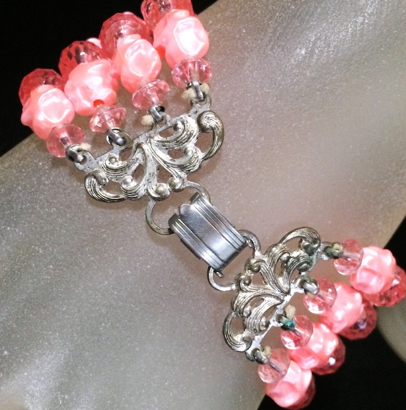 Clip On Earrings Multi Strand Bib Necklace and Bracelet Summer Time Style 519 Mid Century Era Pink Lucite Bead Jewelry Set