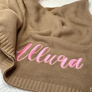 名前刺繍入りのパーソナライズニットコットンベビーブランケット - 暖かい新生児ギフト