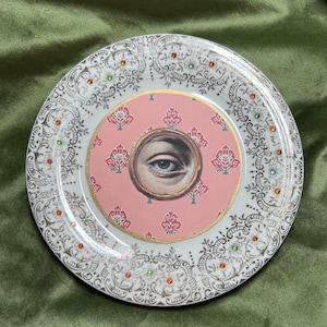 Vintage upcycled plate with Lover&#39;s Eye, gold-rimmed, gift for her, wall decor, unique gift, unusual gift, history