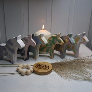 Handgefertigte Dala Pferde, Dalahäst Sverige aus Kerakraft, Dekopferd, Skandinavisches Design, Dekoration, Geschenkidee, Souvenirs, Deko
