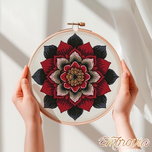 Crimson lotus-mandala – donkerrode en zwarte bloemen kruissteekpatroon voor meditatie wanddecoratie, elegant rond borduurontwerp