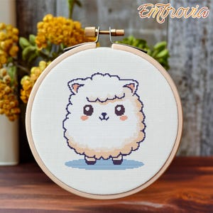 Oveja linda kawaii: adorable patrón de punto de cruz de cordero de dibujos animados para amantes del bordado, incluye formatos PDF, SVG y Cross Stitch Saga