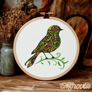 Kreuzstichmuster mit Blumenmuster - Von der Volkskunst inspirierte Stickdatei, sofortiger Download für das Haus oder die Natur