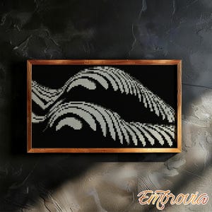 以下が含まれることがあります： 黒い背景に白とグレーの抽象的なデザインが施された、額入りのクロスステッチアート作品。 木製フレームに入っており、右下に「Embrovia」の文字があります。