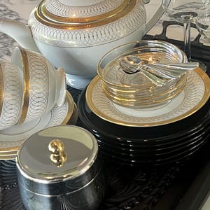 Vintage Real Gold Decorated Tea Set | Tirschenreuth Bavaria | Hutschenreuther Era | Fine Porcelain | Teapot & 6 Cups with Saucers