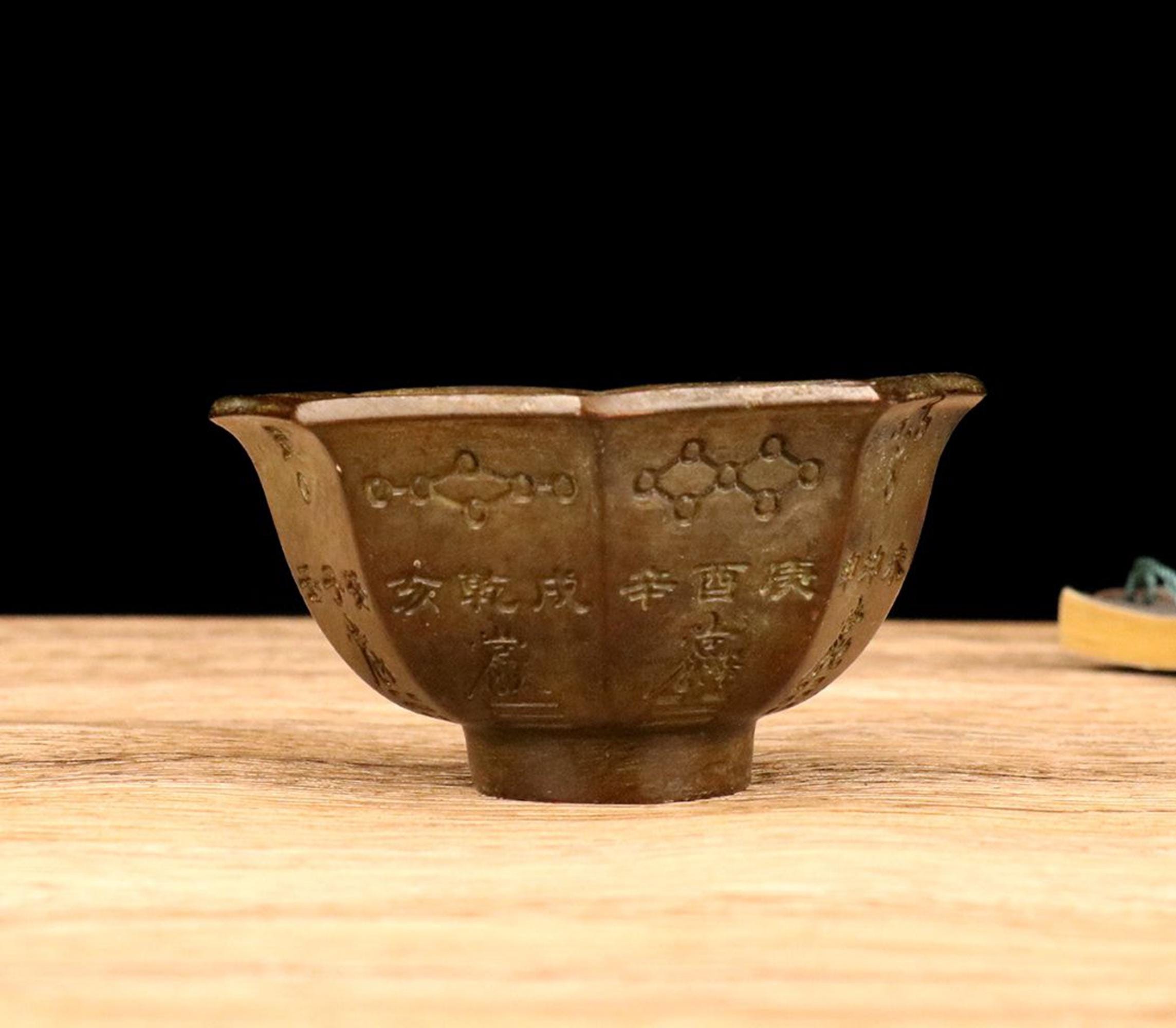 ヴィンテージのブロンズ彫刻が施された太極拳ボウル、装飾皿、風水像