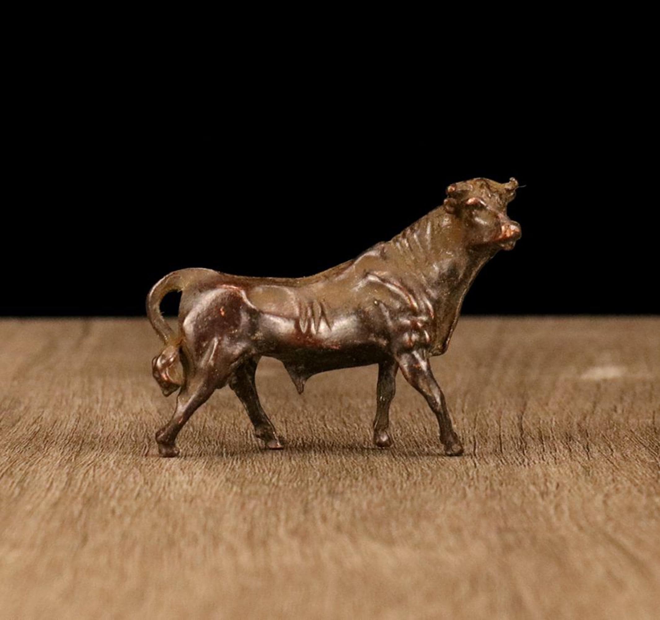 ヴィンテージのブロンズ彫刻の牛の像 - Etsy 日本