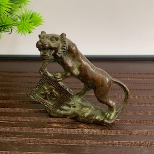 Vintage bronze carved tiger Statue, Fengshui statue