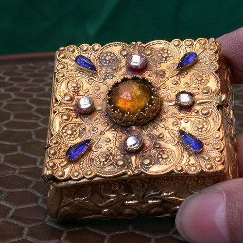 Vintage antique deco gold shops tone brass metal case jewelry pill box jeweled rhinestones