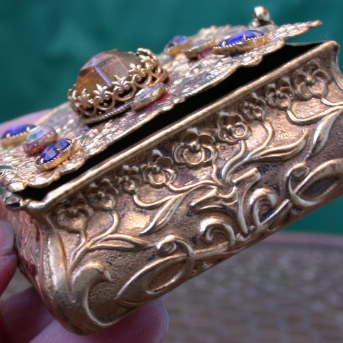 Vintage antique deco gold shops tone brass metal case jewelry pill box jeweled rhinestones