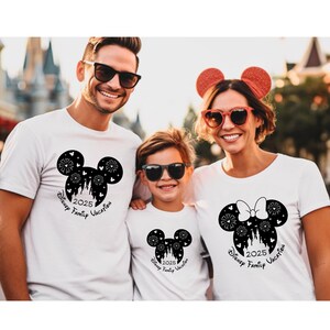ディズニー旅行シャツ、ディズニー2025シャツ、ディズニーファミリー旅行2025シャツ、ディズニーファミリーシャツ、ディズニーワールドシャツ、マジックキングダムシャツ