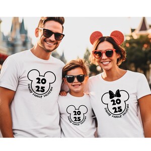 ディズニー旅行シャツ、ディズニー2025シャツ、ディズニーファミリー旅行2025シャツ、ディズニーファミリーシャツ、ディズニーワールドシャツ、マジックキングダムシャツ