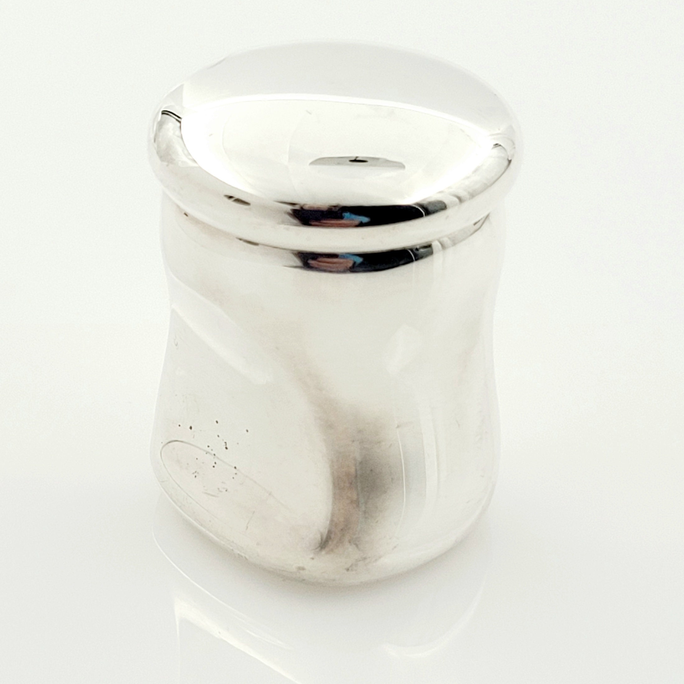Elsa Peretti® Thumbprint pillbox. Sterling silver.