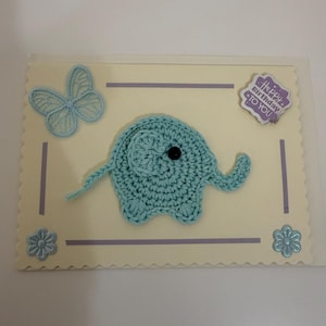 Tarjeta de cumpleaños tejida a crochet hecha a mano - Diseño de elefante azul - Tamaño A6