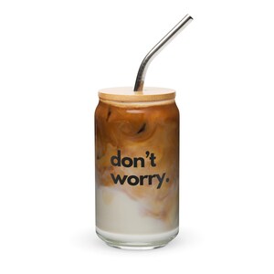 DON&#39;T WORRY - Can-shaped glass with stainless steel straw and bamboo lid for iced and hot matcha, Plastic and BPA Free Cup, Positive Quote