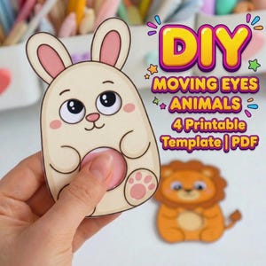 Könnte beinhalten: Eine DIY-Druckvorlage mit einem Cartoon-Hasen mit beweglichen Augen, gehalten von einer Hand. Der Hase ist cremefarben mit rosa Akzenten. Das Bild enthält auch einen Löwen und den Text "DIY Moving Eyes Animals 4 Printable Template | PDF."