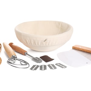 Zestaw do wyrastania chleba Artisan | Koszyk 9" z lnianą wyściółką, wałkiem do chleba, trzepaczką do ciasta, skrobakiem, pędzelkiem i kartą z przepisami