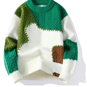 以下が含まれることがあります： パッチワークデザインのクルーネックセーター。セーターは、白、緑、茶色のテクスチャパターンが特徴です。襟と袖口はリブ編みで、全体的なスタイルはカジュアルで快適です。