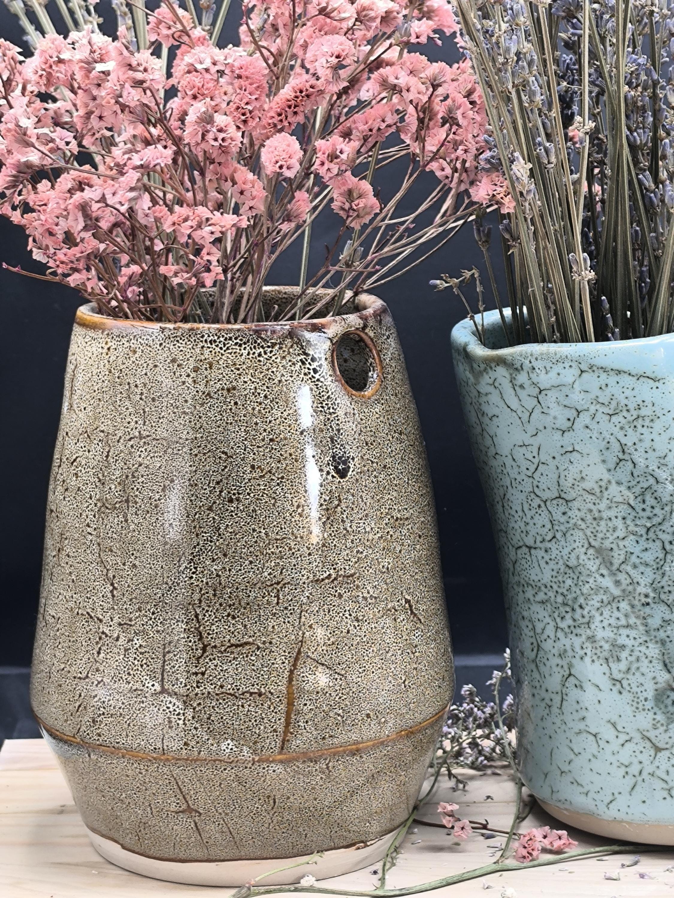 Vase en grès texturé au ton de terre et de sable — Beyit