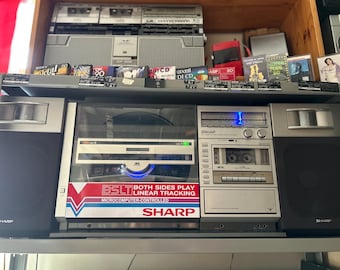 Sharp VZ-3000. Giradischi per entrambi i lati VZ-3000 con altoparlanti originali Boombox