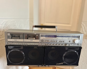 Sharp Gf999- rare collectible model.                    The device is in perfect condition for the Japanese market, it was just released