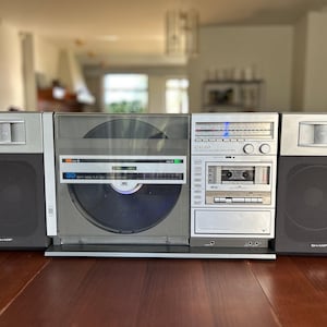 Sharp vinyl player for both sides VZ-3000 With originas speakers