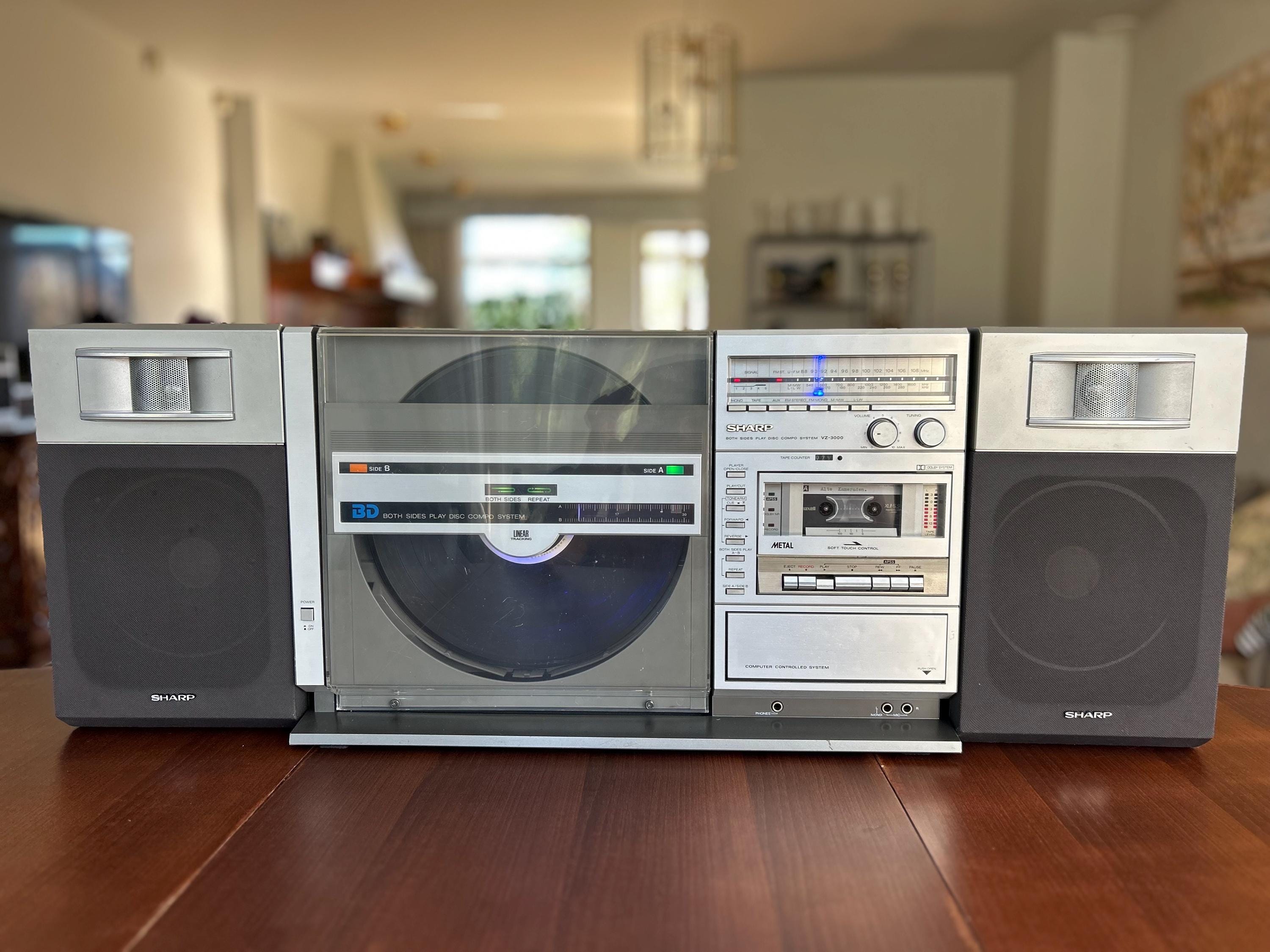 Sharp Vinyl Player for Both Sides VZ-3000 With Originas Speakers