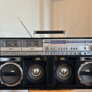 Sharps GF777 - Hermano mayor Sharp 999 Edición negra