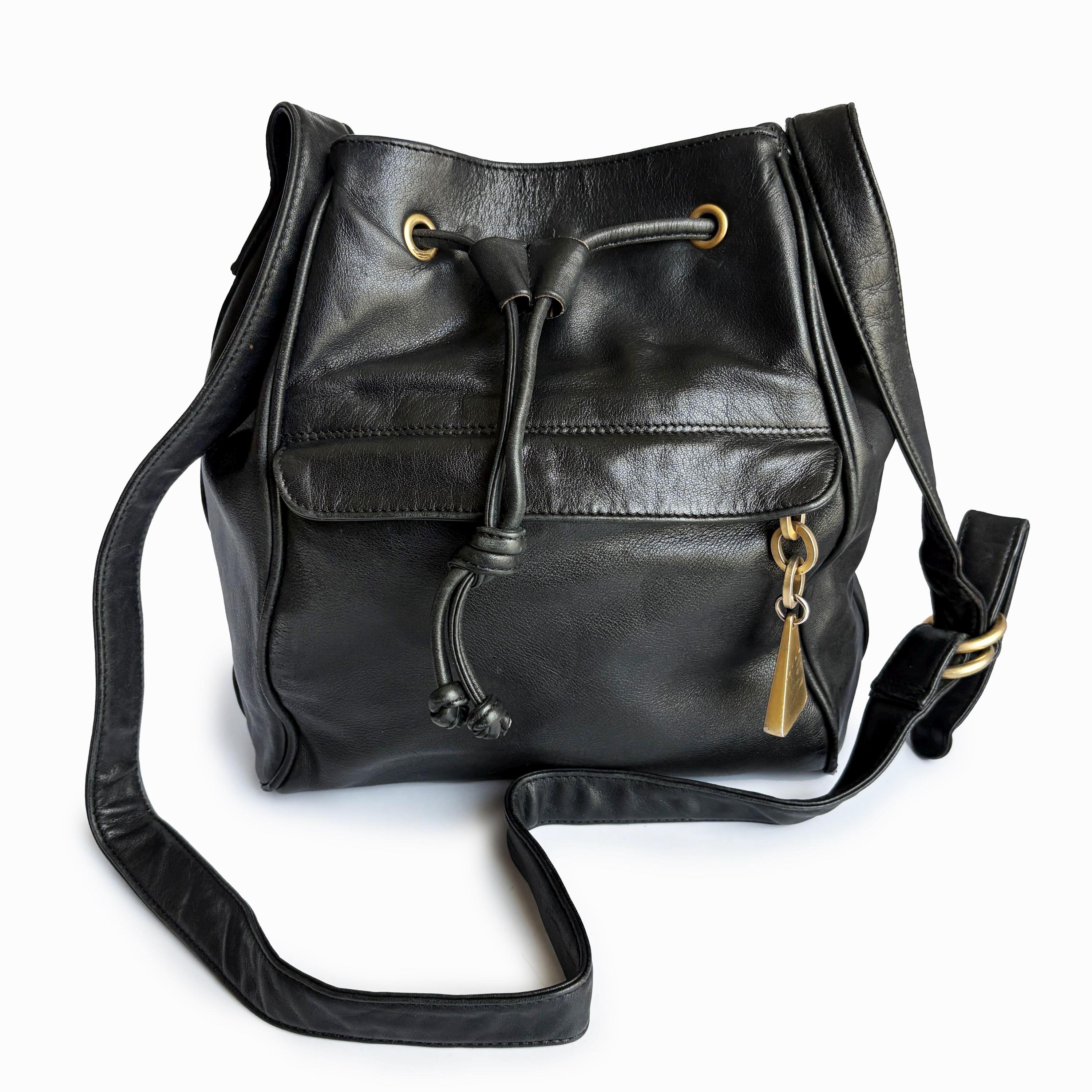 Vintage Americana Sharif Black Backpack Leather Drawstring Shoulder bag Large Americana by Sharif Drawstring Bag Black Leather Retro 80s  main image 2