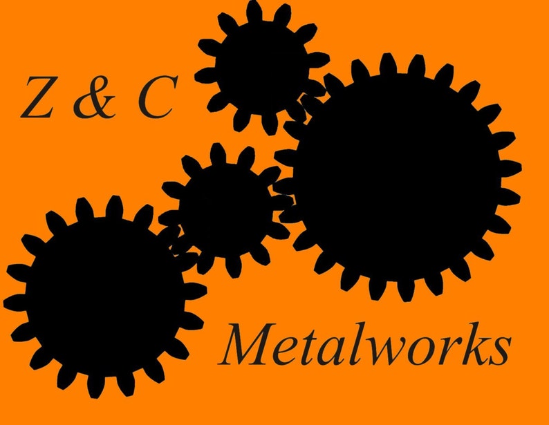 Puede incluir: Logotipo en blanco y negro con el texto "Z & C Metalworks" y cuatro engranajes entrelazados.