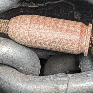 Las 45 cuentas de micarta naturales y un cordón Paracord gratis