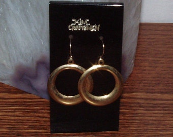 Vintage Kim Craftsmen gold tone pierced Earring from 1970s
