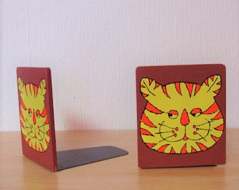 Authentic Tiger Face Bookends from the 70s. Perfect gift for who love to read. Rare find !!!