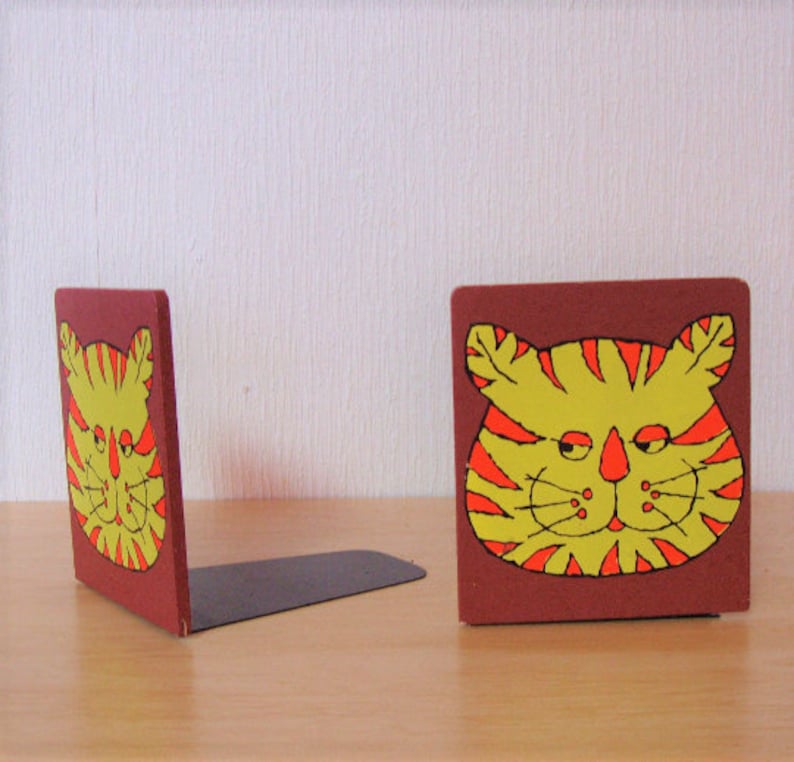 Authentic Tiger Face Bookends from the 70s. Perfect gift for who love to read. Rare find image 1