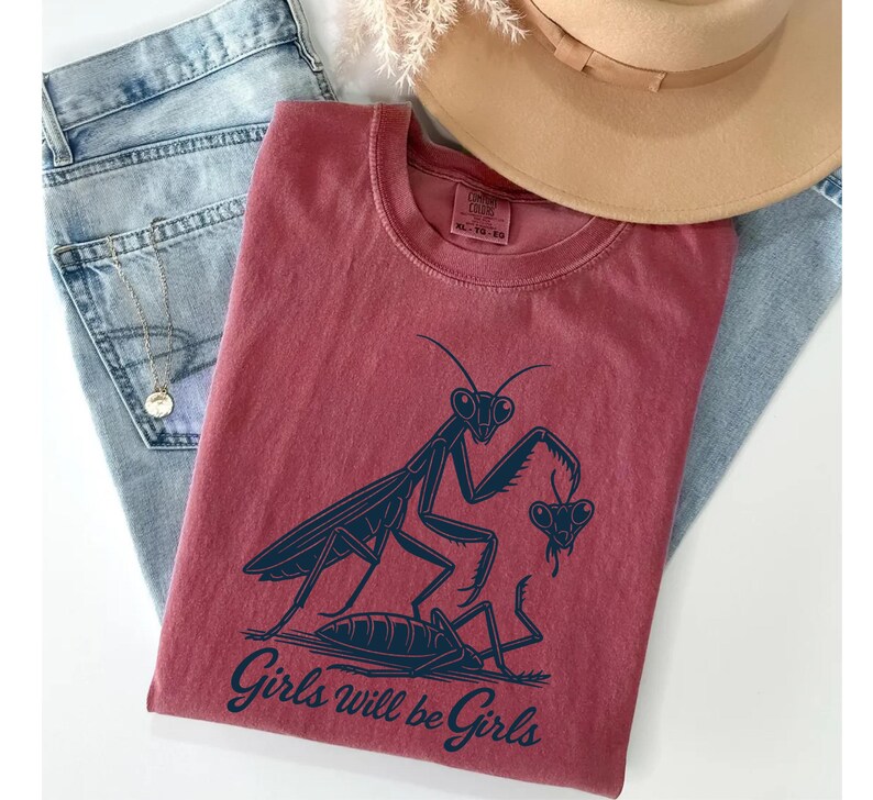 Dark red Comfort Colors t-shirt featuring the high-resolution 300 DPI praying mantis print.