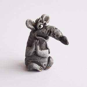 Cute Cartoon Clay Mouse – Handmade Grey Figurine with Long Nose, 6 cm Smiling Miniature Animal, Hand Painted Collectible Sculpture