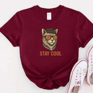 Stay Cool Cat Shirt – Hipster Cat Graphic Tee – Funny Vintage Style T-Shirt – Cool Cat Lover Gift – Unisex Soft Cotton Tee