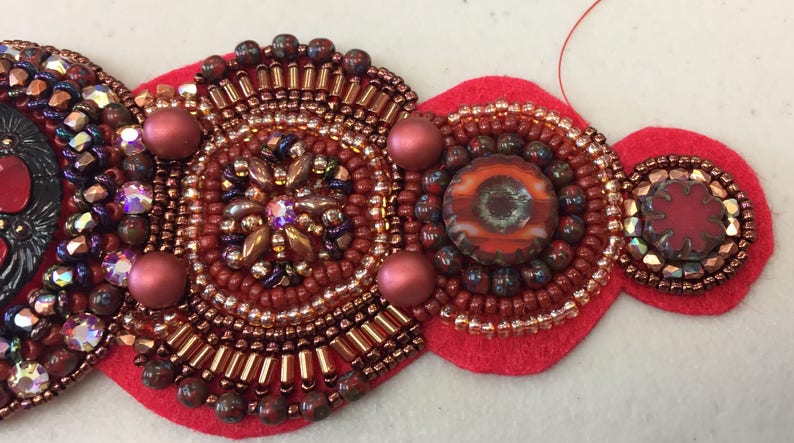 Tutorial modello bottone gioiello perline bracciale polsino ricamo immagine 6