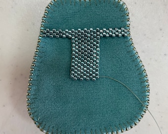 SCHEMA Tutorial per ciondolo con perline in peyote, tecnica nascosta per il ricamo