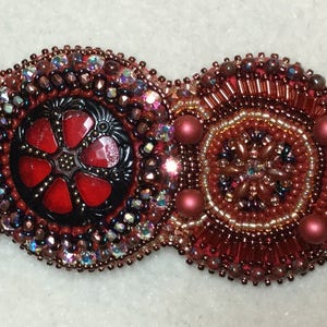 Tutorial modello bottone gioiello perline bracciale polsino ricamo immagine 2