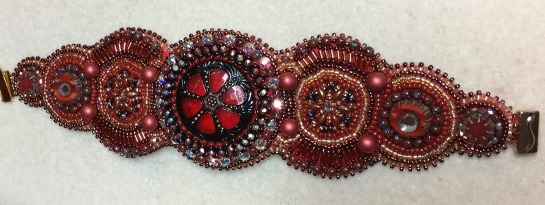 Tutorial modello bottone gioiello perline bracciale polsino ricamo immagine 2