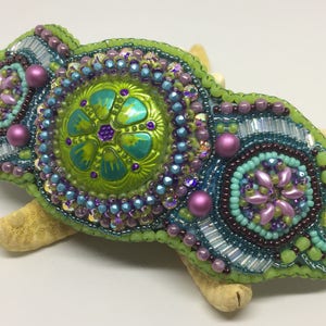 Tutorial modello bottone gioiello perline bracciale polsino ricamo immagine 3