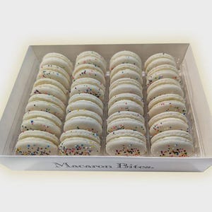 French Macarons Cake Batter, 24 Count