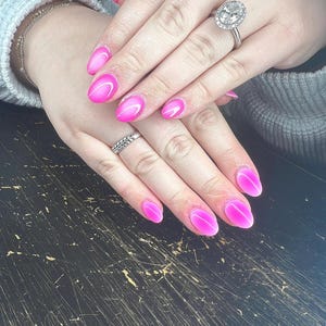 Handgeschilderde meerkleurige airbrush-oura pers op de nagels - korte lengte